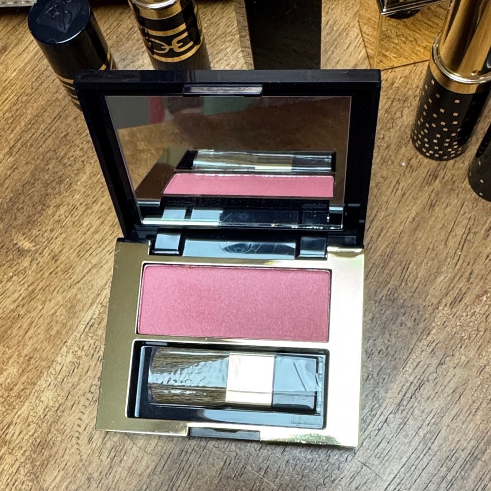 Estee Lauder Blush Set with Red and Pink Shades with lipstick and bag - Picture 4 of 15